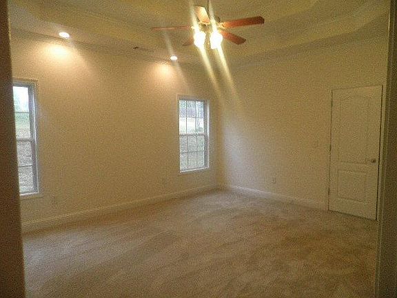 5th image of 244 Stoneridge Dr NW