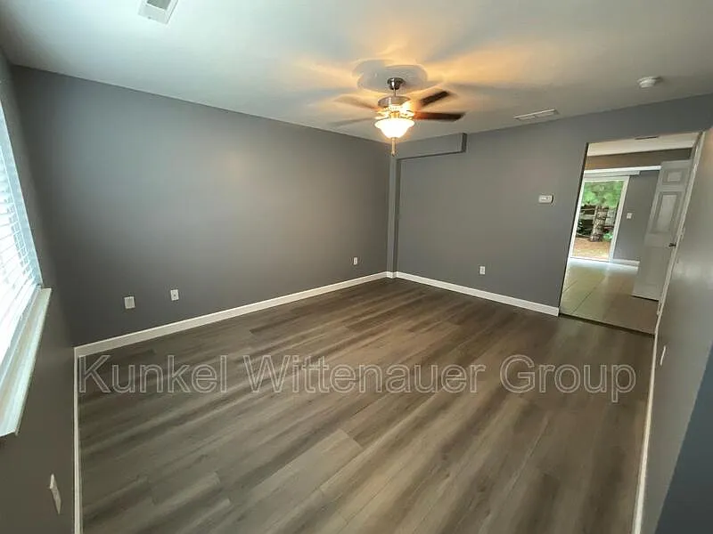 2 bed, 1.5 bath, $1,295 — Photo 4
