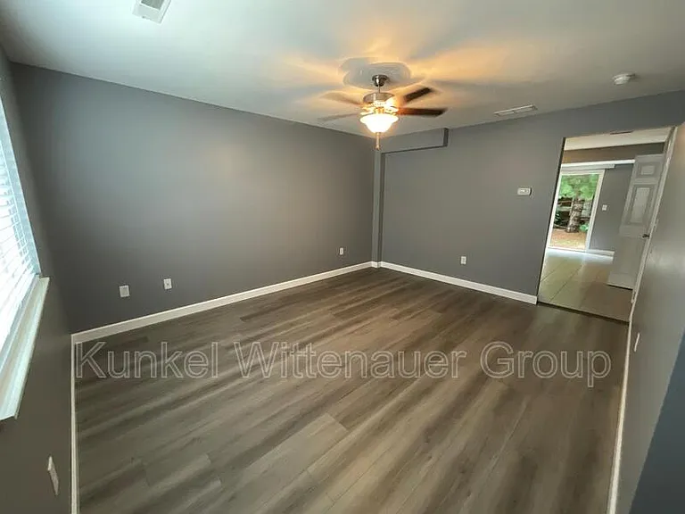 704 Fountain View Dr #F — Photo 4