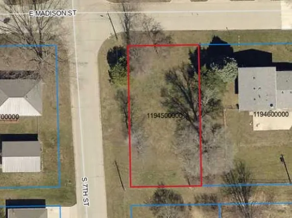 705 S 7th St, Knoxville, IA 50138