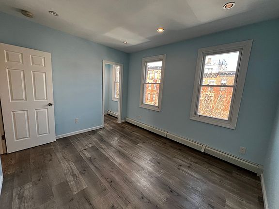 5th image of 208 18th St #2
