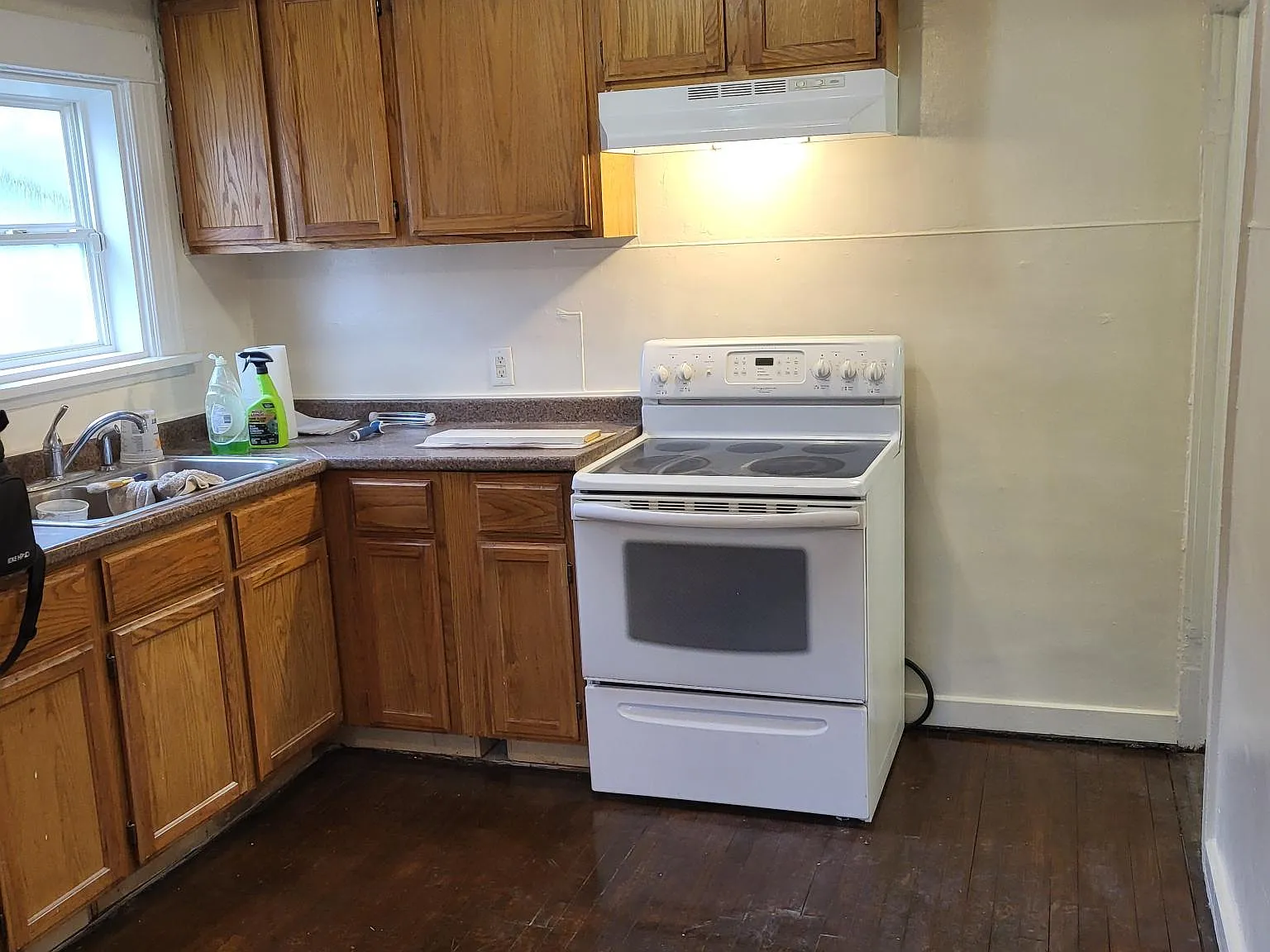 921 Hancock St — Photo 4