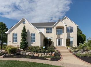 2680 S Hillview Dr, New Palestine, IN 46163