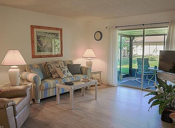 5th image of 4291 Island Cir #6
