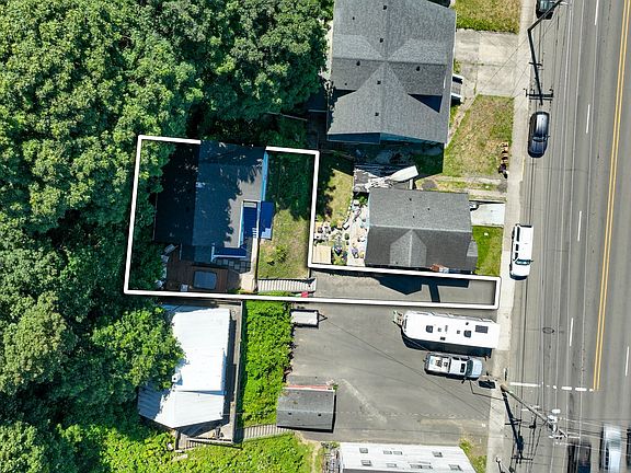 2nd image of 435 W Marine Dr