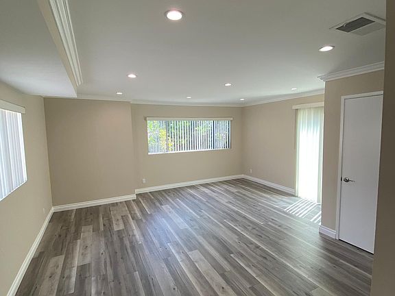 4th image of 1366 E Garfield Ave #5