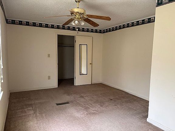 3rd image of 109 Edgewood Dr
