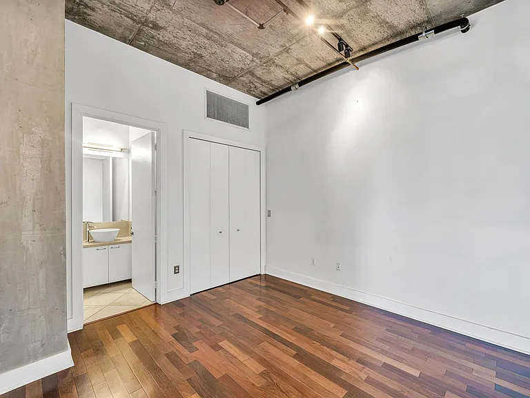 411 1st Ave #601 — Photo 27