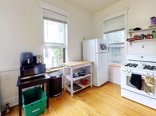 1017 W School St APT 1, Chicago, IL 60657