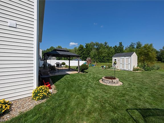 4th image of 450 Emily Dr