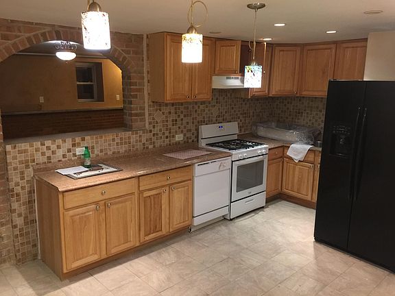 2nd image of 2999 Matthews Ave #1