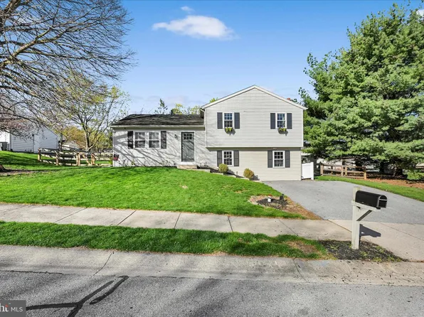 240 Birchwood Ln, Lititz, PA 17543