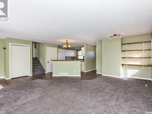 4th image of 405 Dalhousie Cres