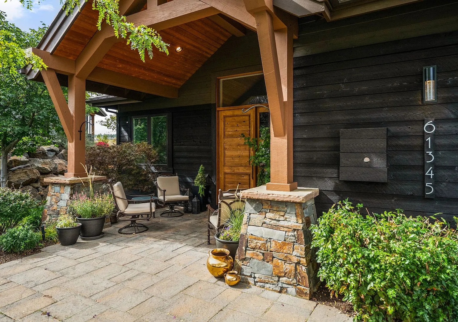 Fully Furnished Tetherow 3 Bed/3.5 Bath on the 11th Fairway — Photo 4