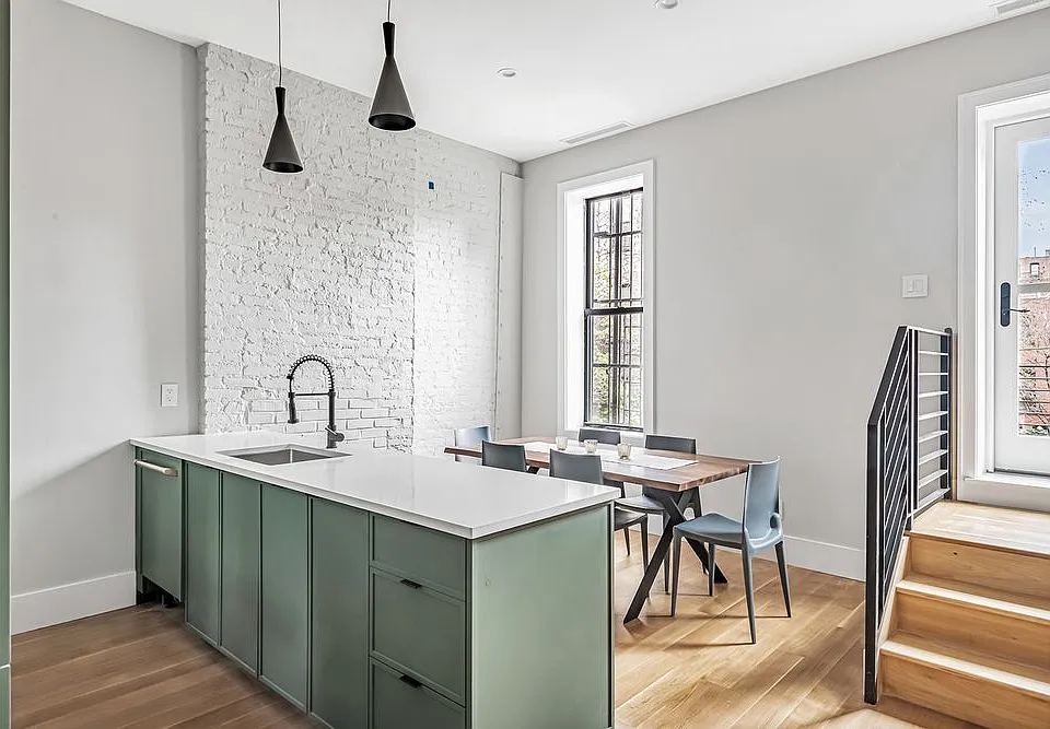394 Henry St #PARLOR