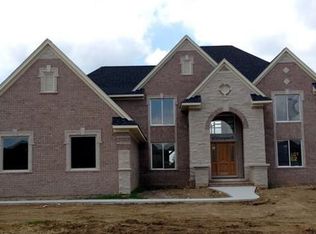 63719 Georgetowne W, Washington Twp, MI 48095