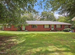 114 NW 4th St, Flora, MS 39071