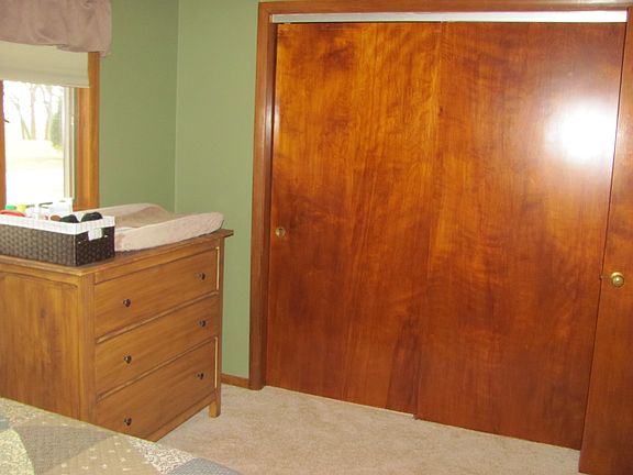 4th image of 120 E Parkview Dr