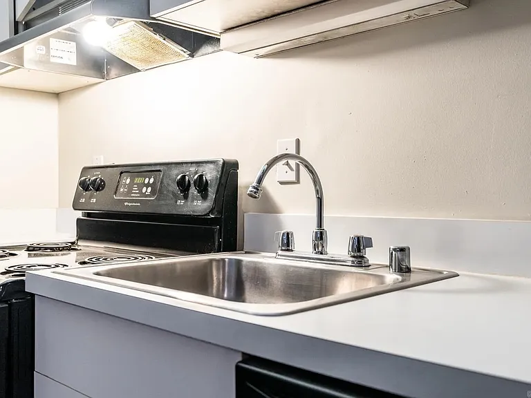 424 E 3rd St #208 — Photo 6