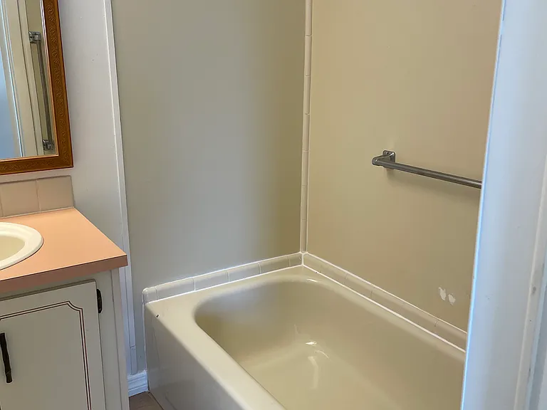 100 Hampton Rd #39 — Photo 12