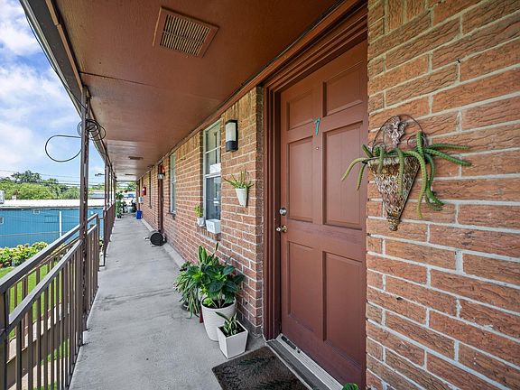 4th image of 1306 3rd St APT 8