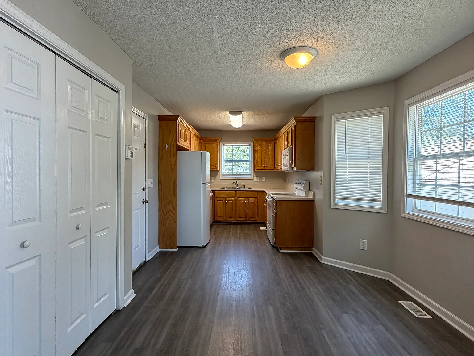 3 bed, $1,995 — Photo 2