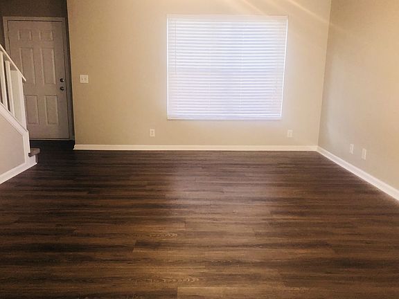 3rd image of 951 Seven Oaks Blvd