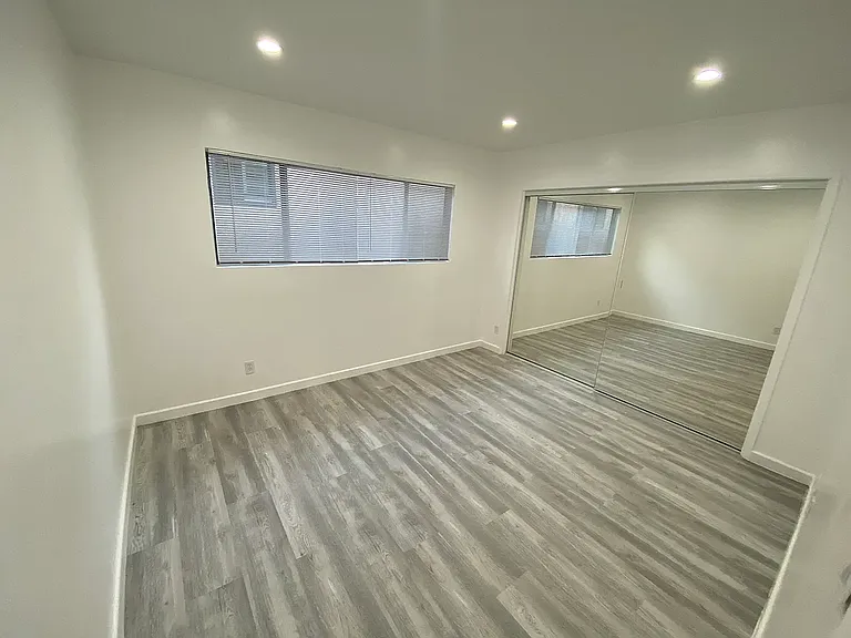 1329 S Saltair Ave #4 — Photo 12
