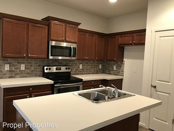 4th image of 5703 NE 130th Pl