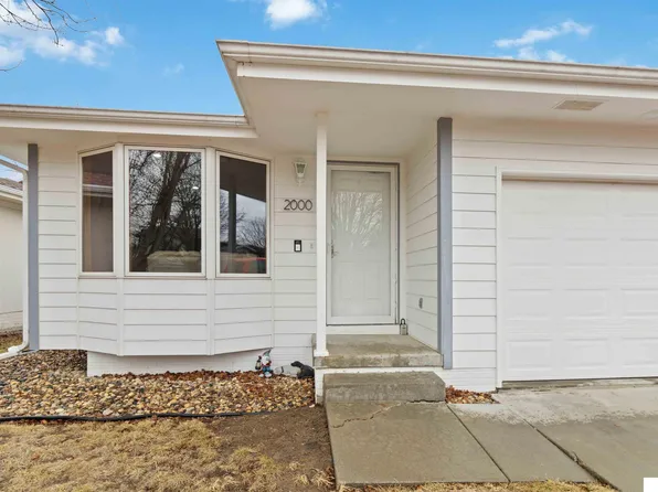 2000 NW 54th St, Lincoln, NE 68528