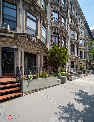 Rented by CORE | media 12