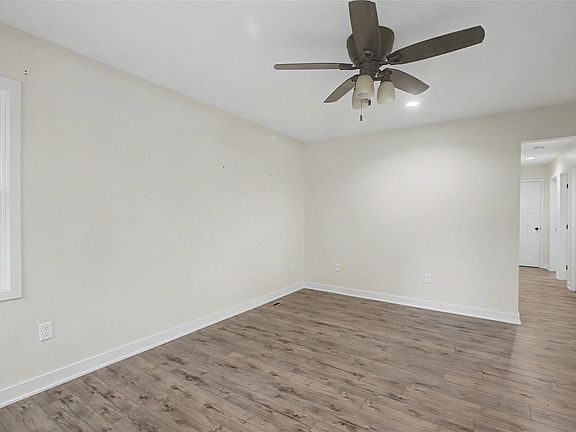4th image of 505 NE 9th St
