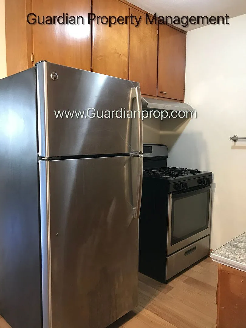 Bloomington Main Floor Apartment, Granite Countertops, Heat Paid, Free Parking, Storage Unit Incl... — Photo 1