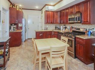 25-69 38th St #3, Astoria, NY 11103