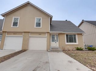 8821 Cottonwood St, Lenexa, KS 66215