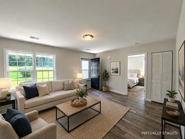 110 Henry St — Photo 3