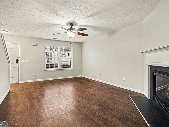 3rd image of 396 Clearsprings Dr