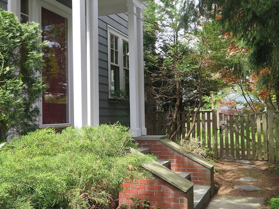 2nd image of 346 Rochambeau Ave