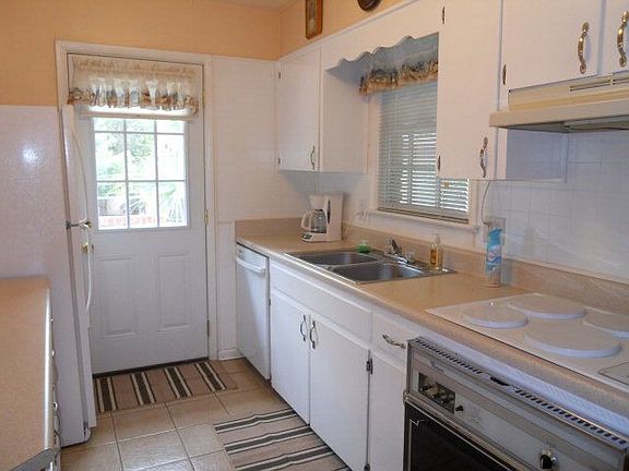 4th image of 2703 College Park Dr