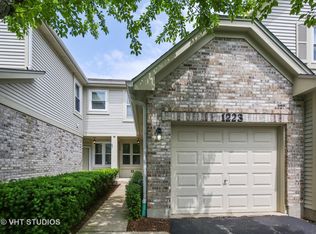 1223 Rhodes Ln, Naperville, IL 60540