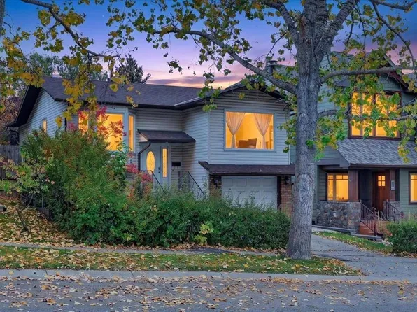 120 Hawkwood Blvd W, Calgary, AB T3G 2S9