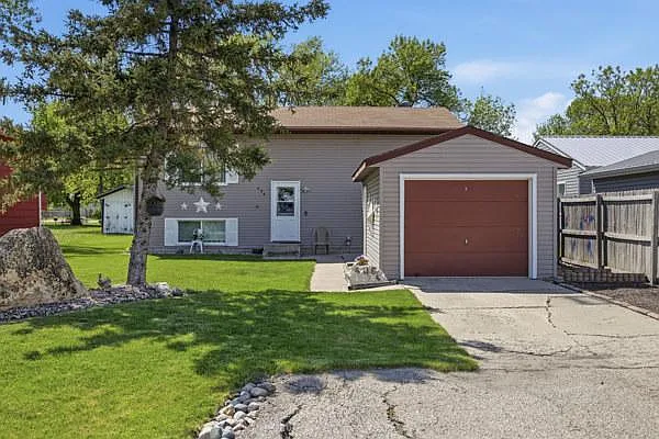 406 3rd Ave #1
