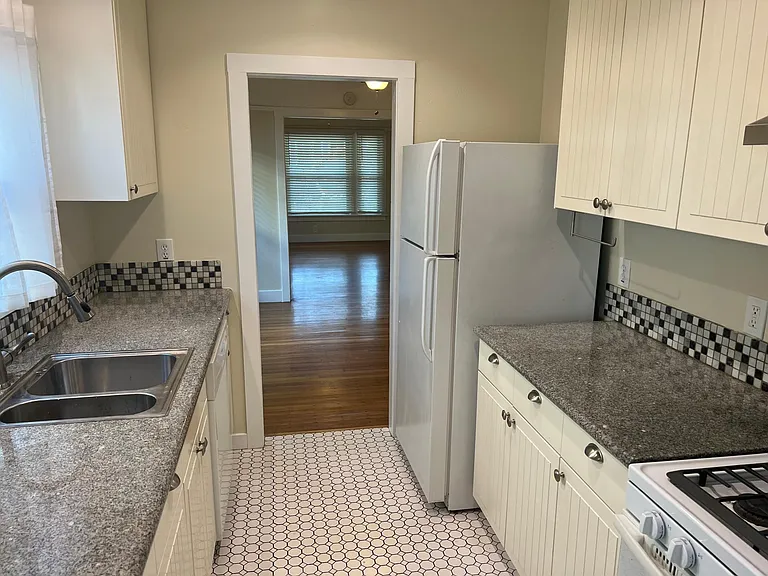 2527 O St #3 — Photo 5