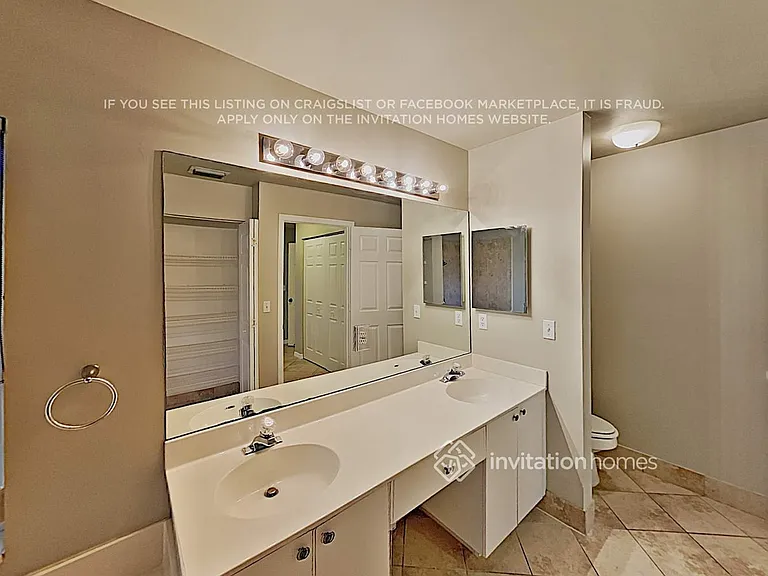 4705 NW 76th St — Photo 14