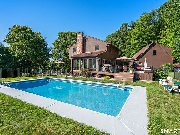 4th image of 3289 Phelps Road