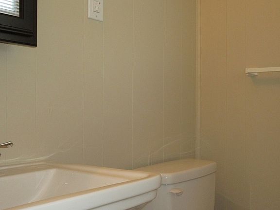 3rd image of 1742 Kilarney Ave