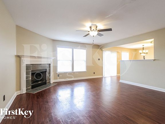 2nd image of 1441 Dowell St