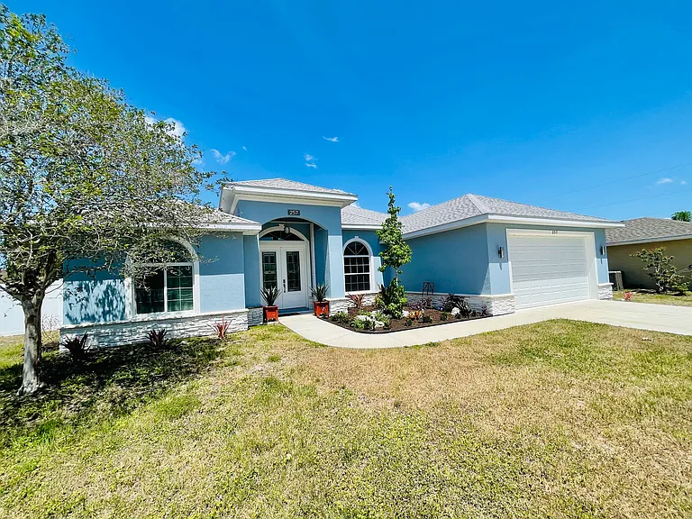 257 Manor Rd — Photo 1