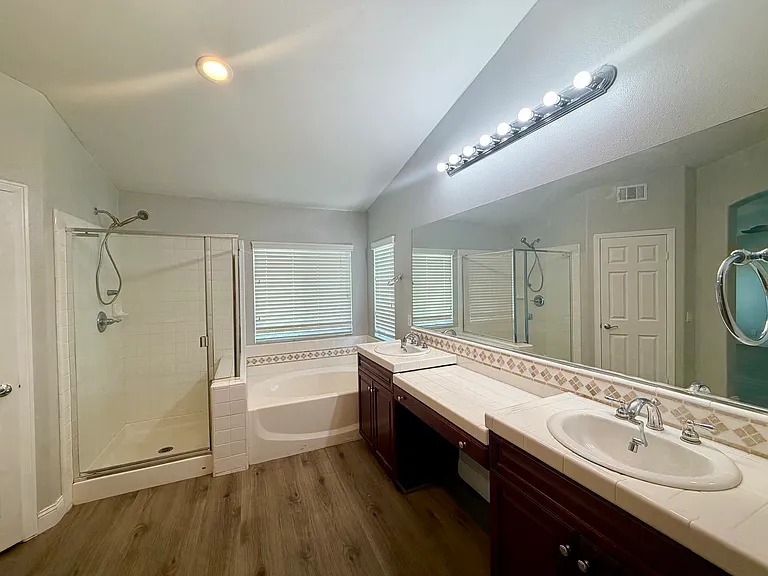 37121 Edgemont Dr — Photo 36