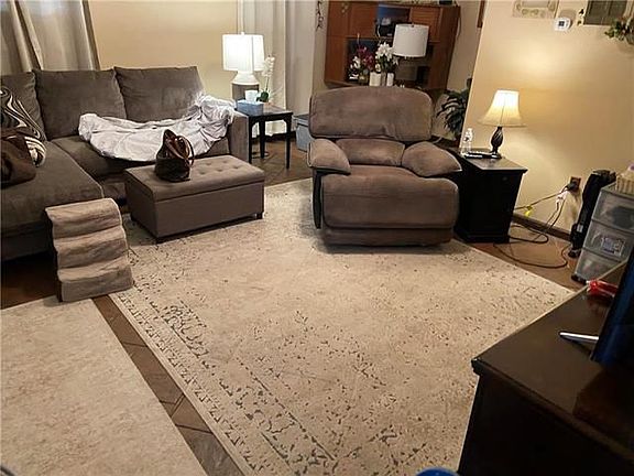 4th image of 1110 Colmar Ave